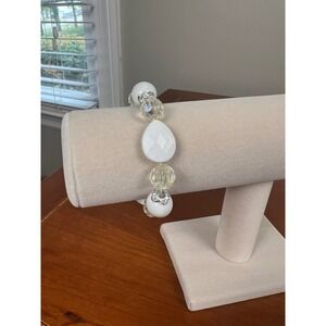 Womens White and Clear Beaded Stretch Bracelet Silver Tone Accents Iridescent
